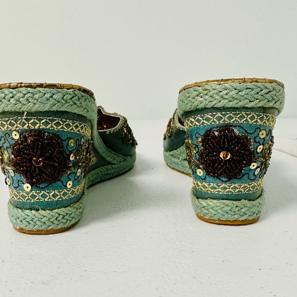 REDUCED! Make offer! Gorgeous fancy but casual shoes. Size 8.5 Amanda brand - Picture 4 of 6